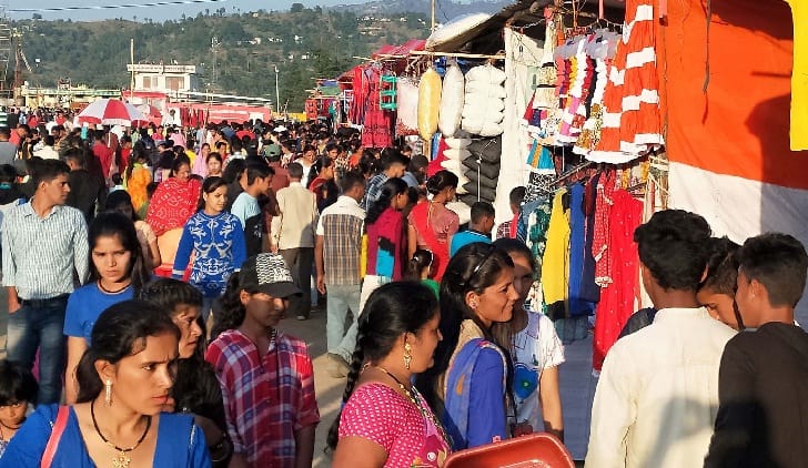 Shops Shoping at the Goral Festival