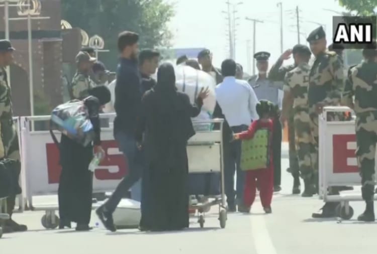 6 Pakistani prisoners released by India today