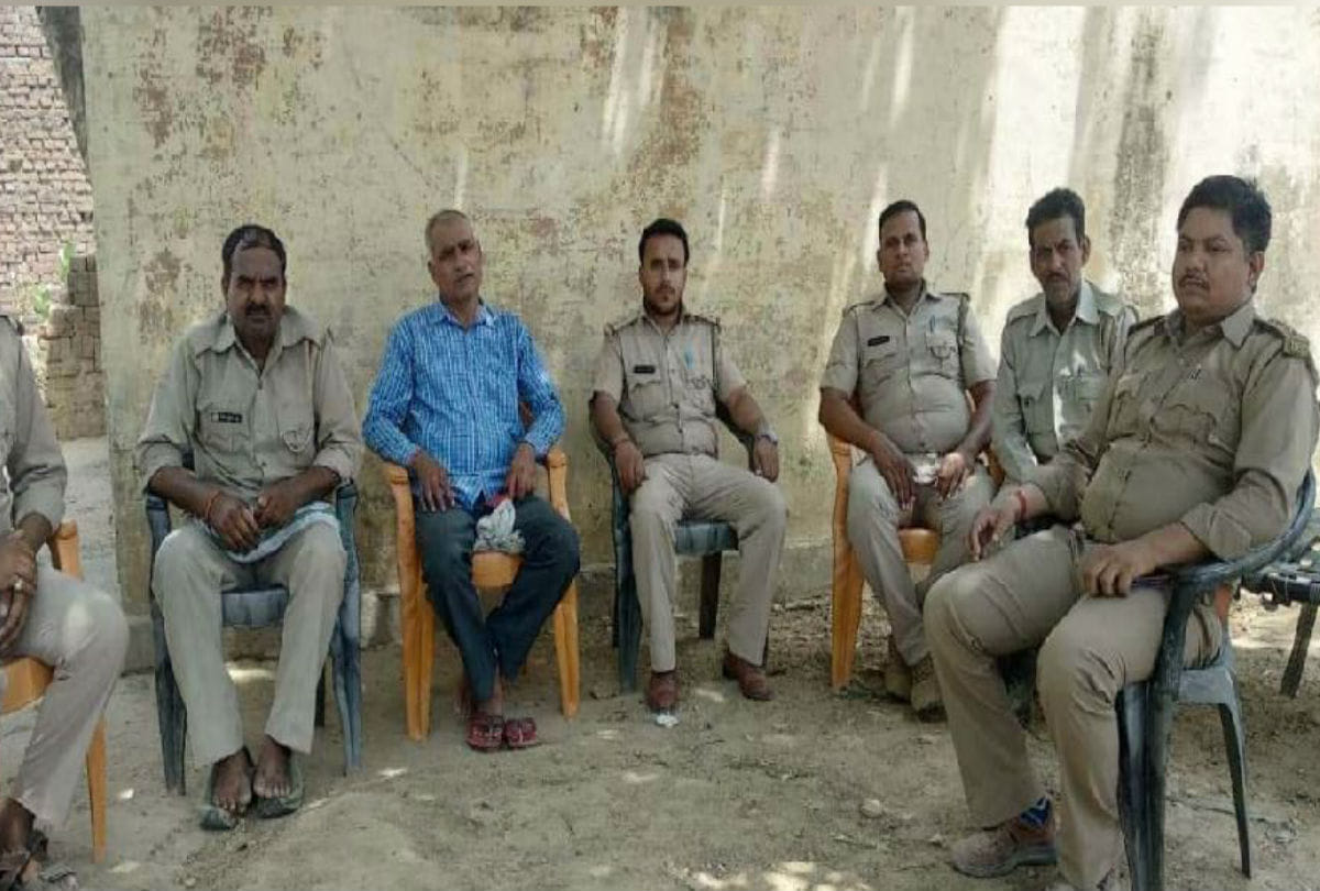 Send mafia open Fire on Police and Van Vibhag Team in Pinahat Jagner Crime News