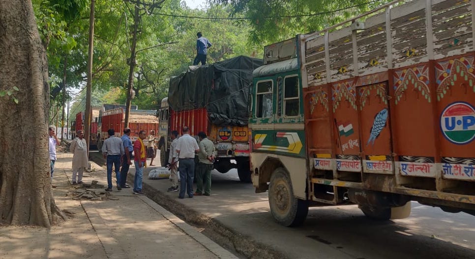 Prohibition of seized one truck in restricted polyethylene, recovering 1.39 lakh fines