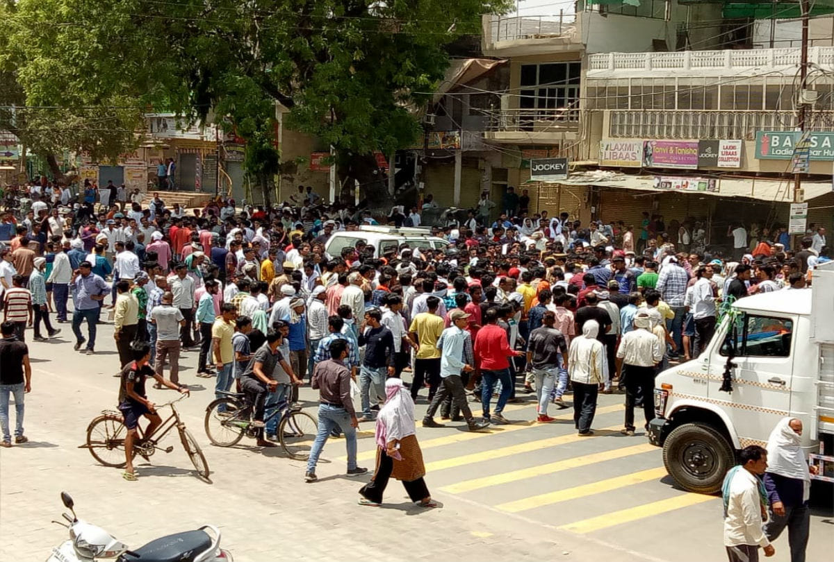 young man death by Max crushed in agra