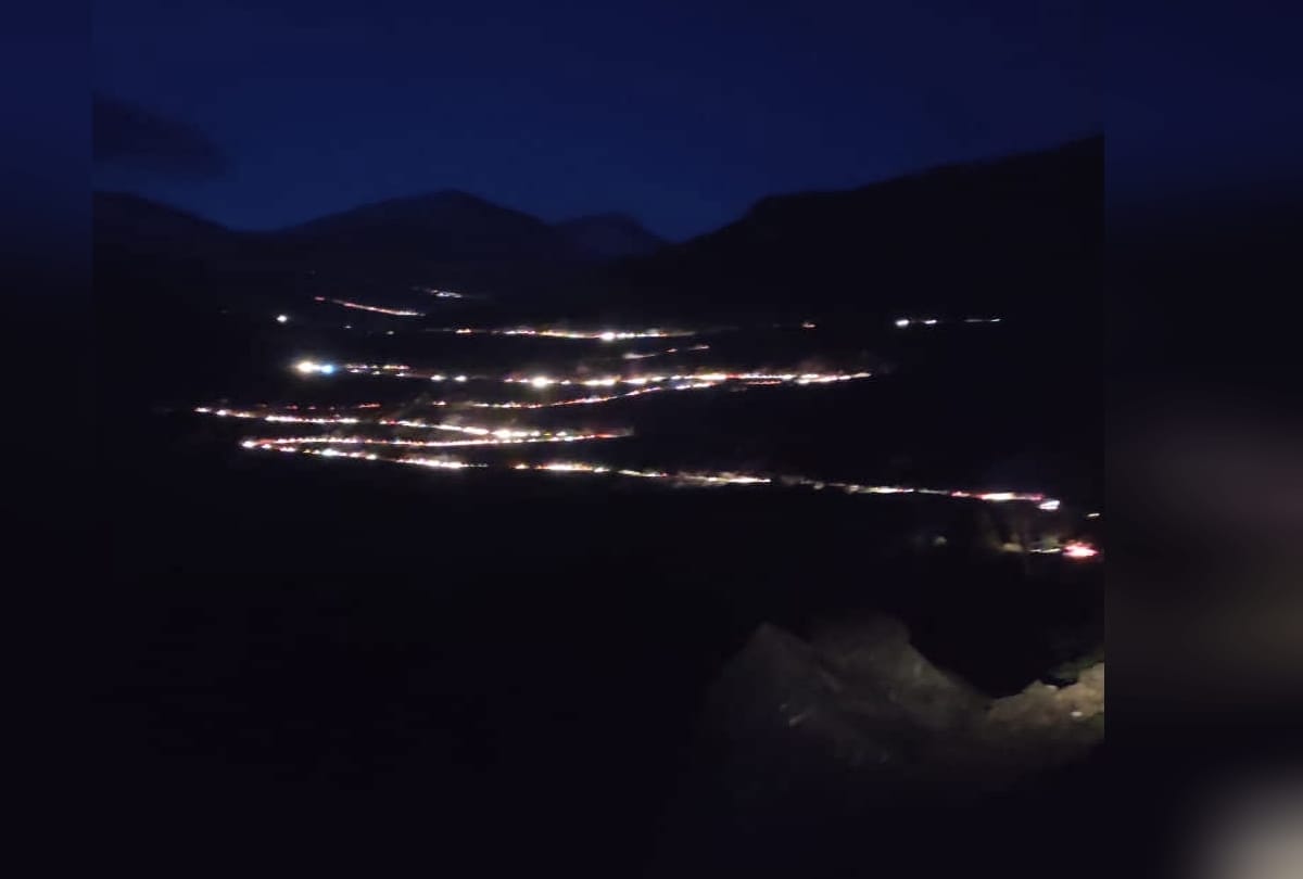 traffic jam in rohtang is becoming big problem of tourist