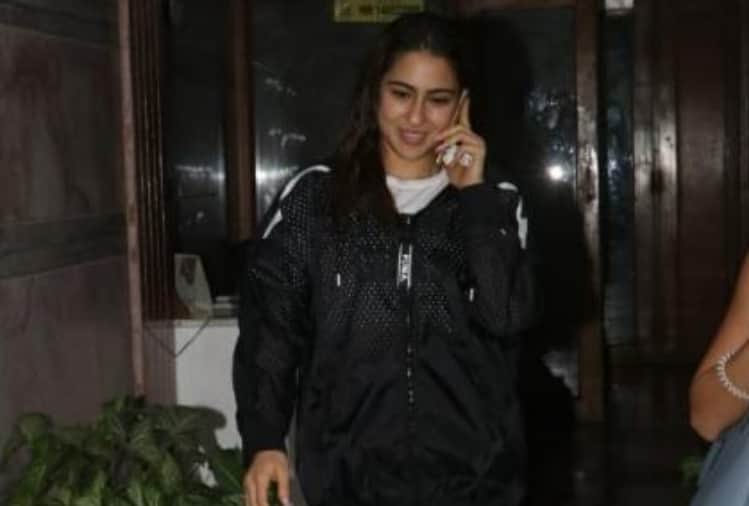 sara ali khan busy on phone user reaction for kartik aryan