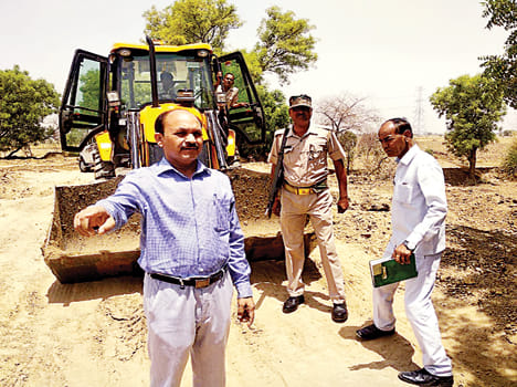 JCB and five tractors caught in soil mining