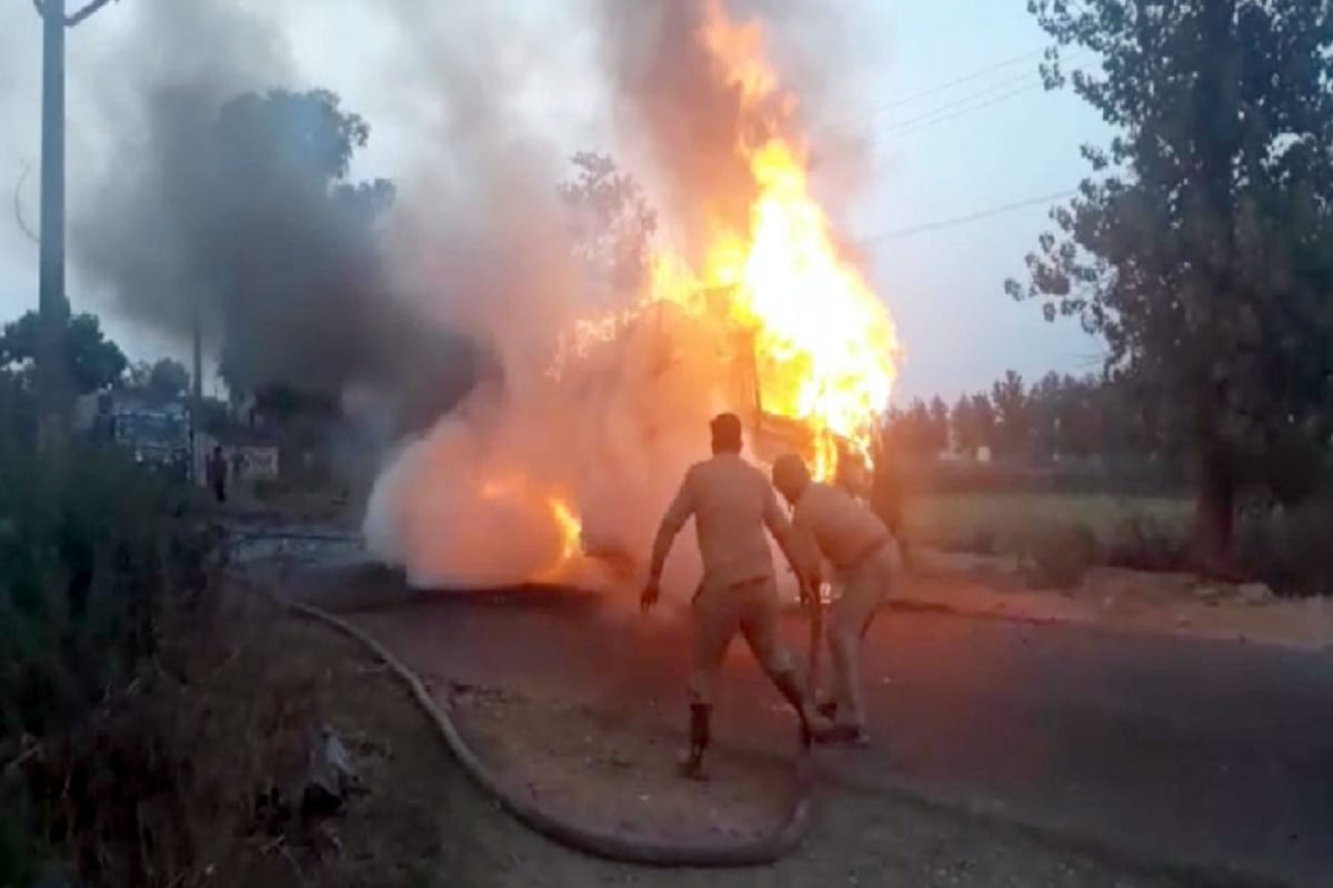 Three people including child killed in truck accident in Saharanpur and set fire in many truck