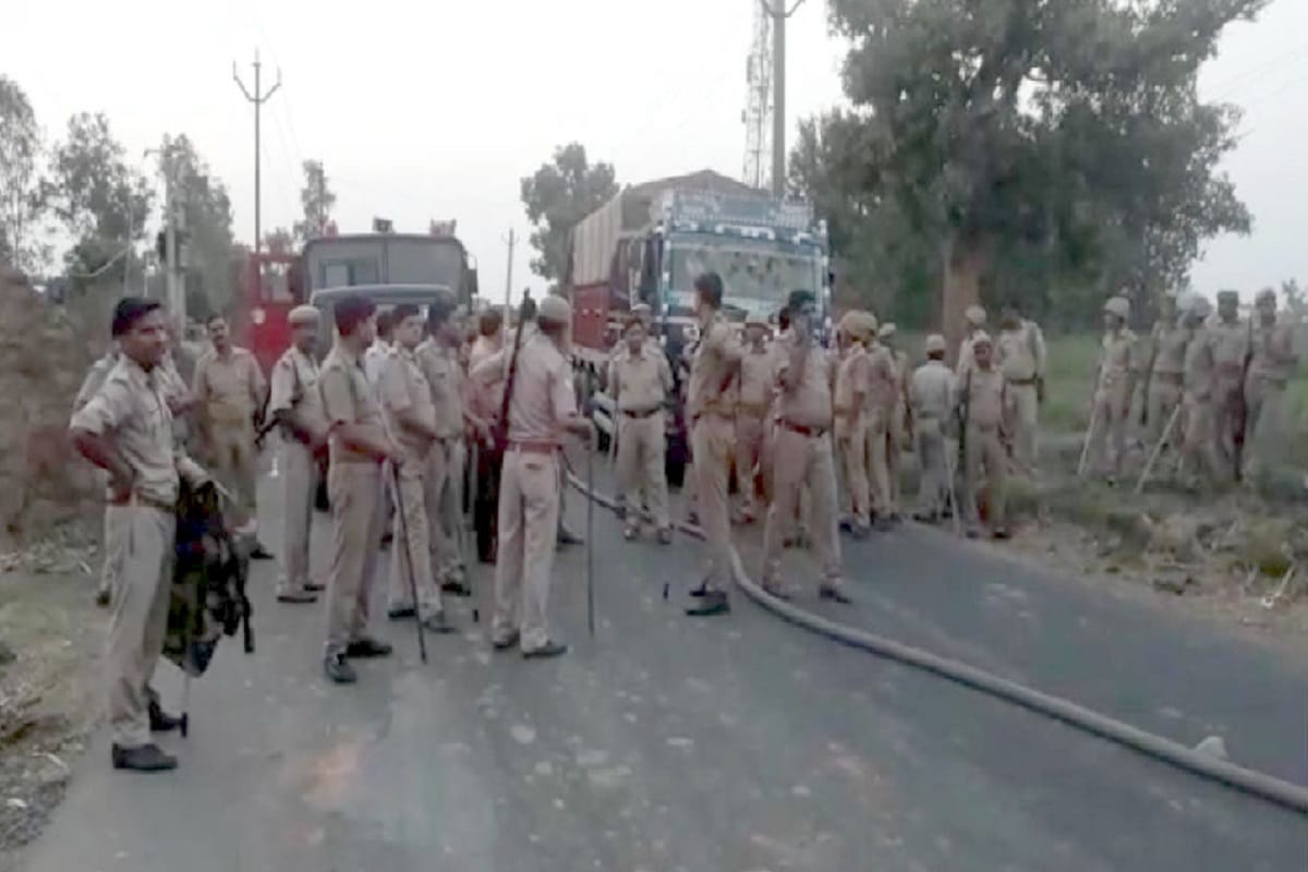 Three people including child killed in truck accident in Saharanpur and set fire in many truck