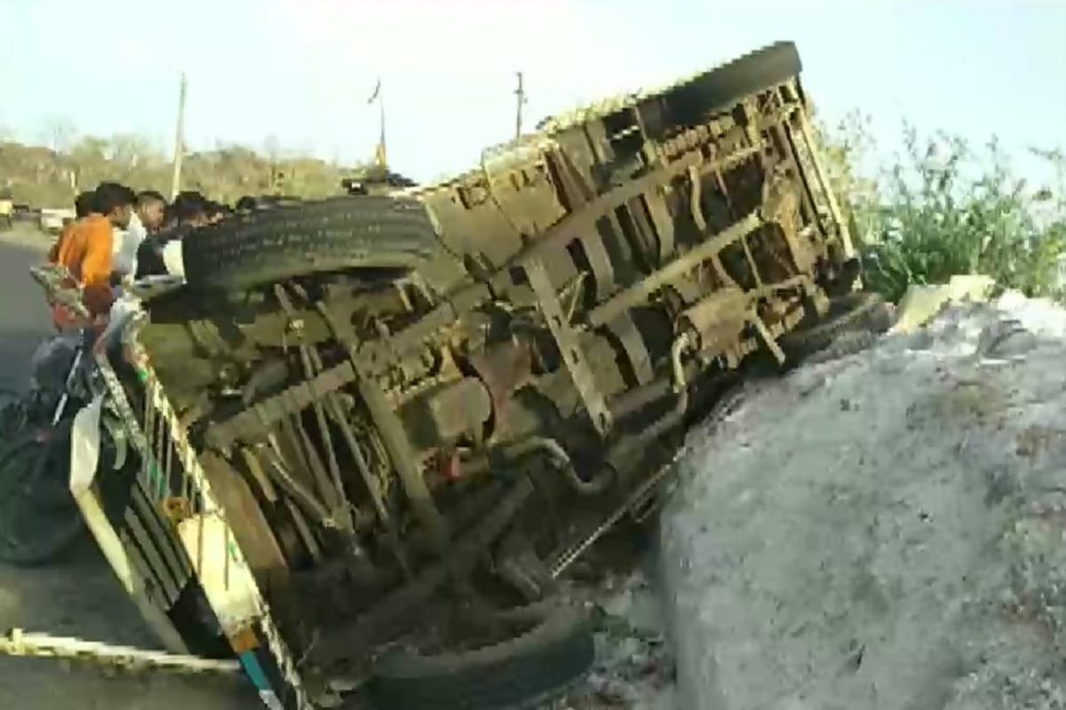 Gujarat : brakes of a vehicle failed near trisulia ghat, causalities