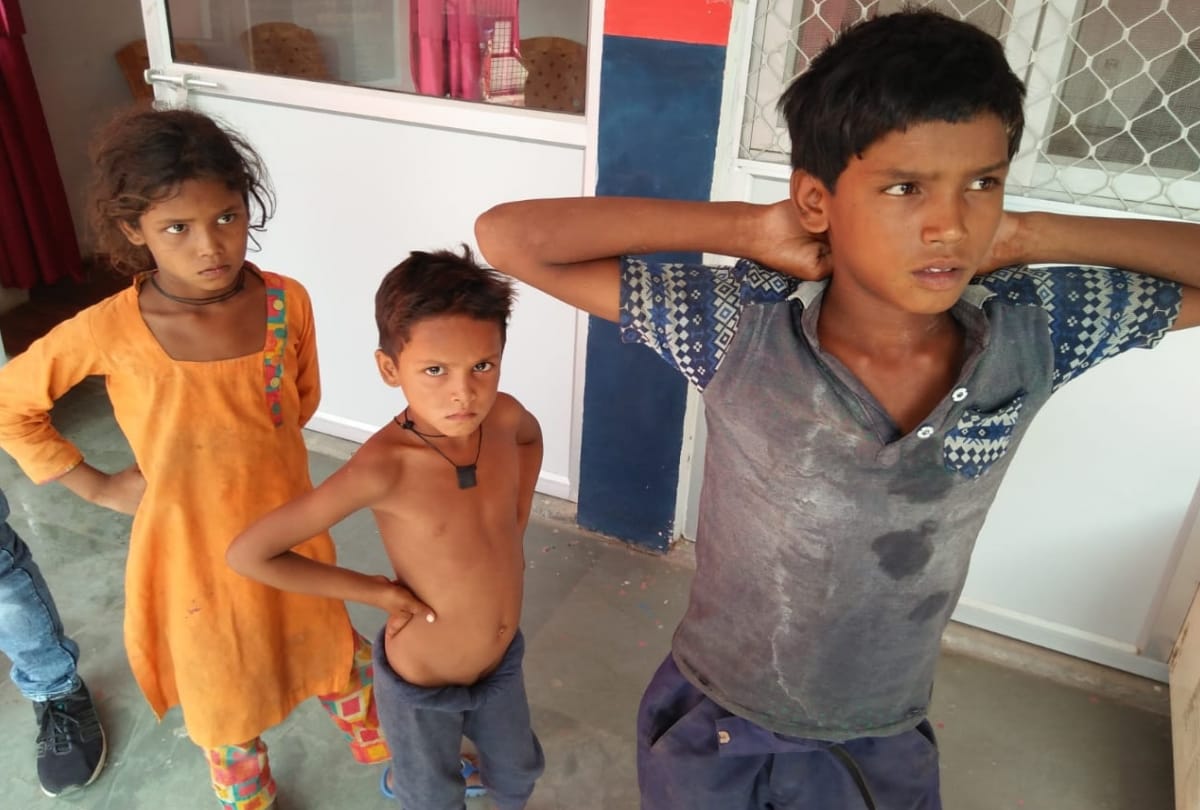 poor children dont have money for their mothers cerement people helped them