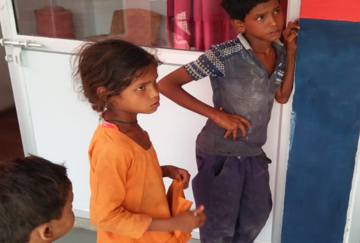 poor children dont have money for their mothers cerement people helped them