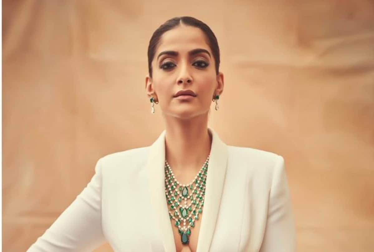 5 times When Sonam kapoor Gets trolled by social media users Besides Aligarh case