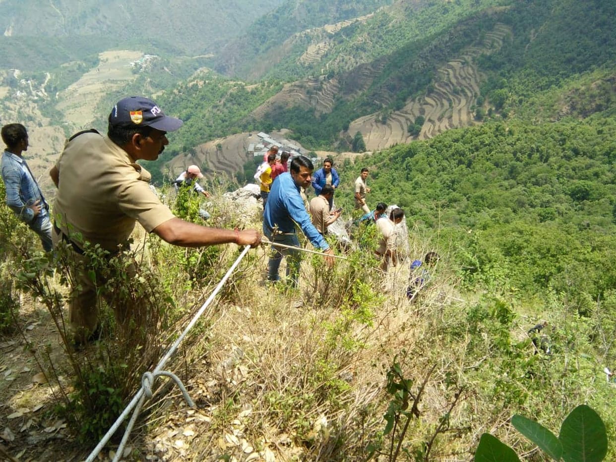 swift car fell into gorge at mussoorie