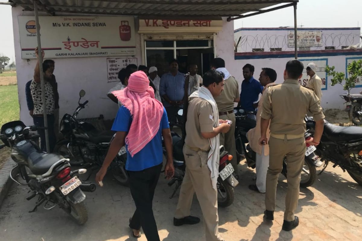 Crooks one lakh looted from Indiann gas agency cashier in Baghpat
