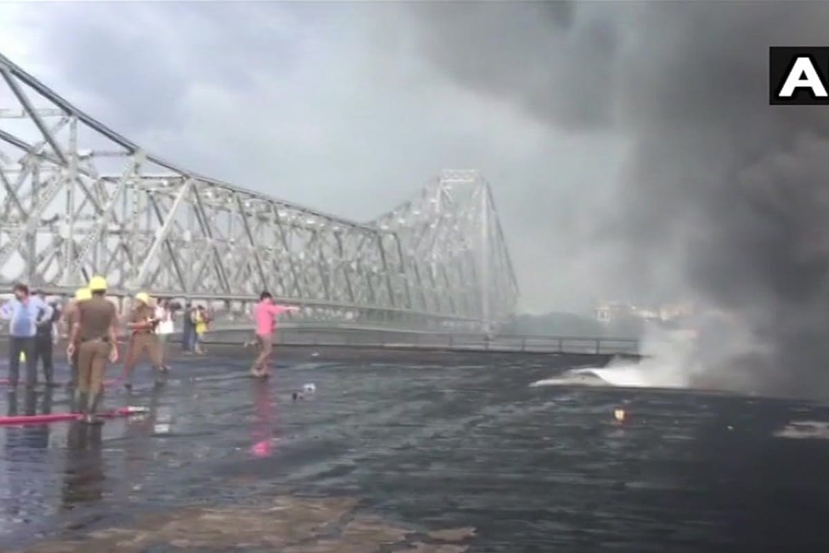 West Bengal: Fire breaks out at a chemical godown, fire tenders are present at spot