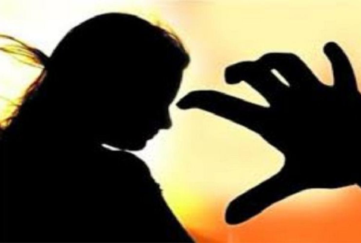 Husband gang-raped with wife made objectionable video delhi police registered case