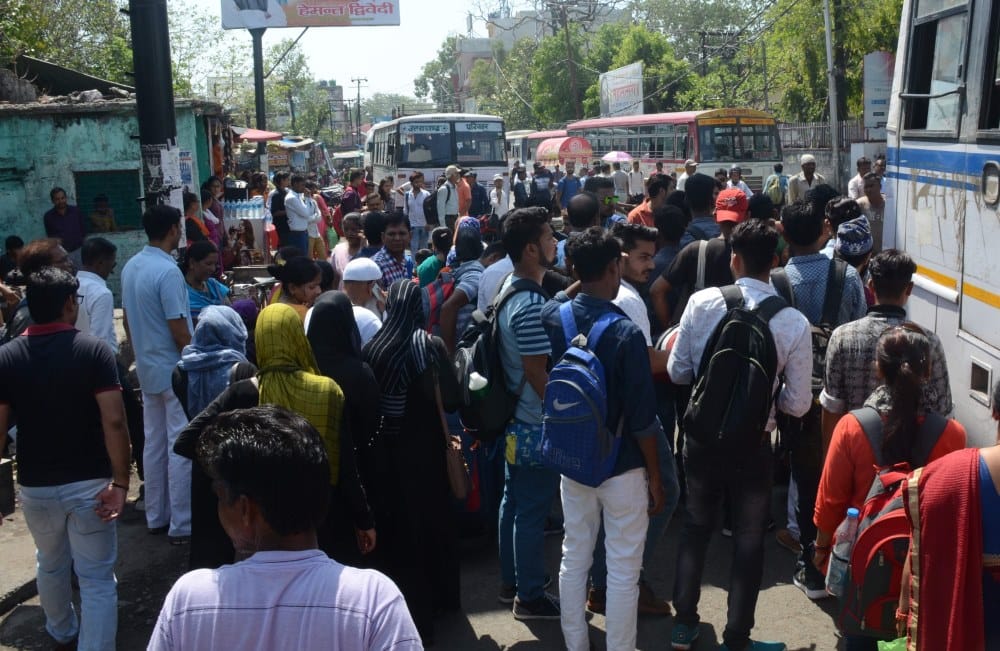 heavy traffic jam in nainital tourist did not get buses