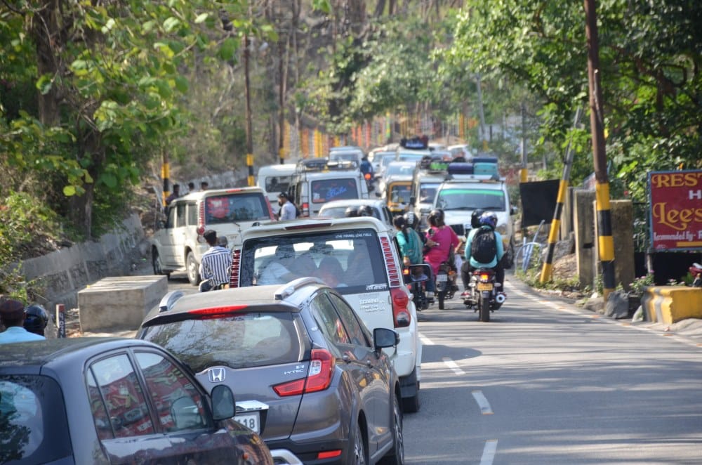 huge rush of tourist in nainital tourist facing problem