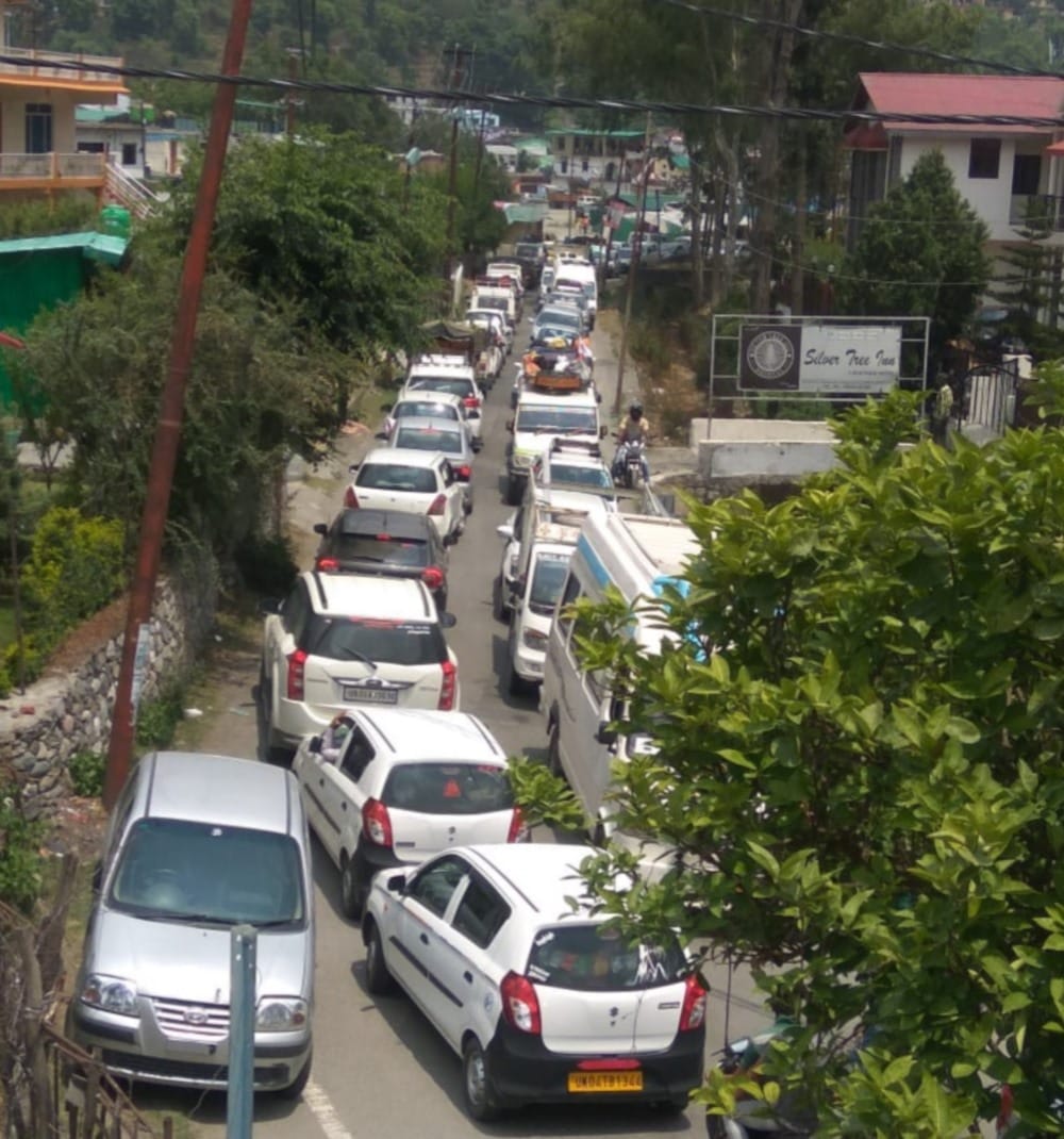 Tourist Heavy Rush in nainital buses full public face Problem