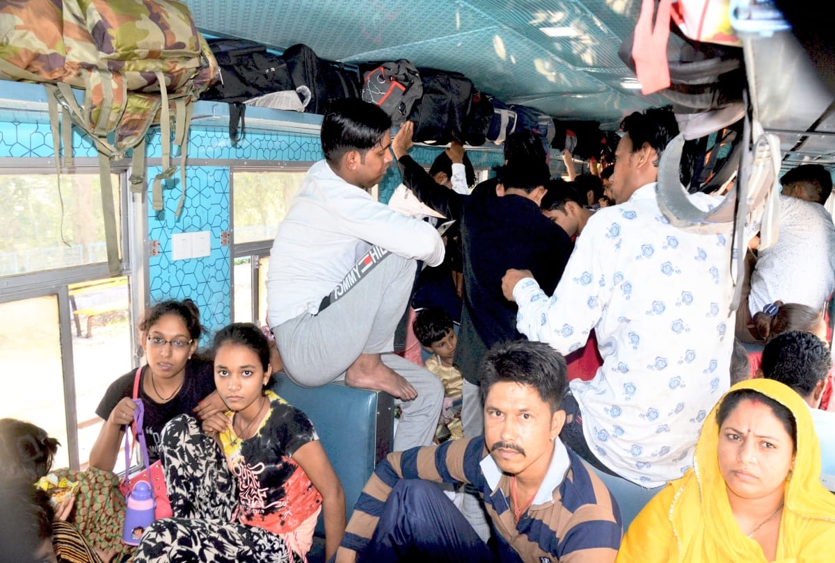 All trains of KalkaShimla Rail track packed