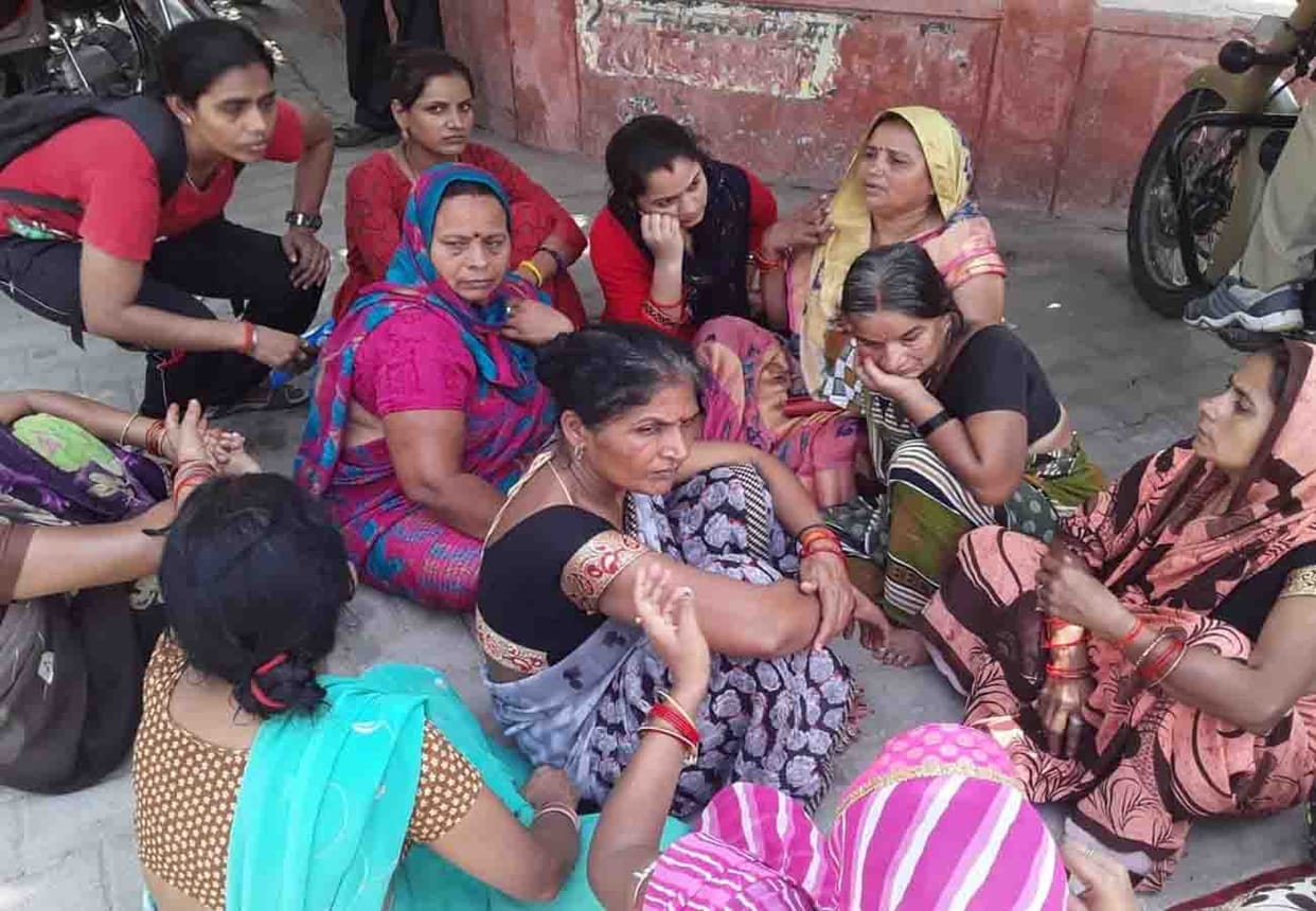 bus driver died due to drowning in ganga in Farrukhabad