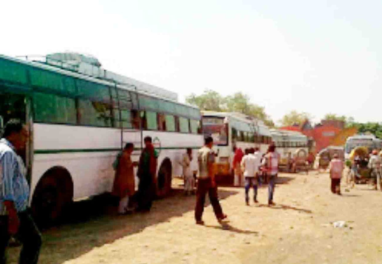 dispute between two woman in bus