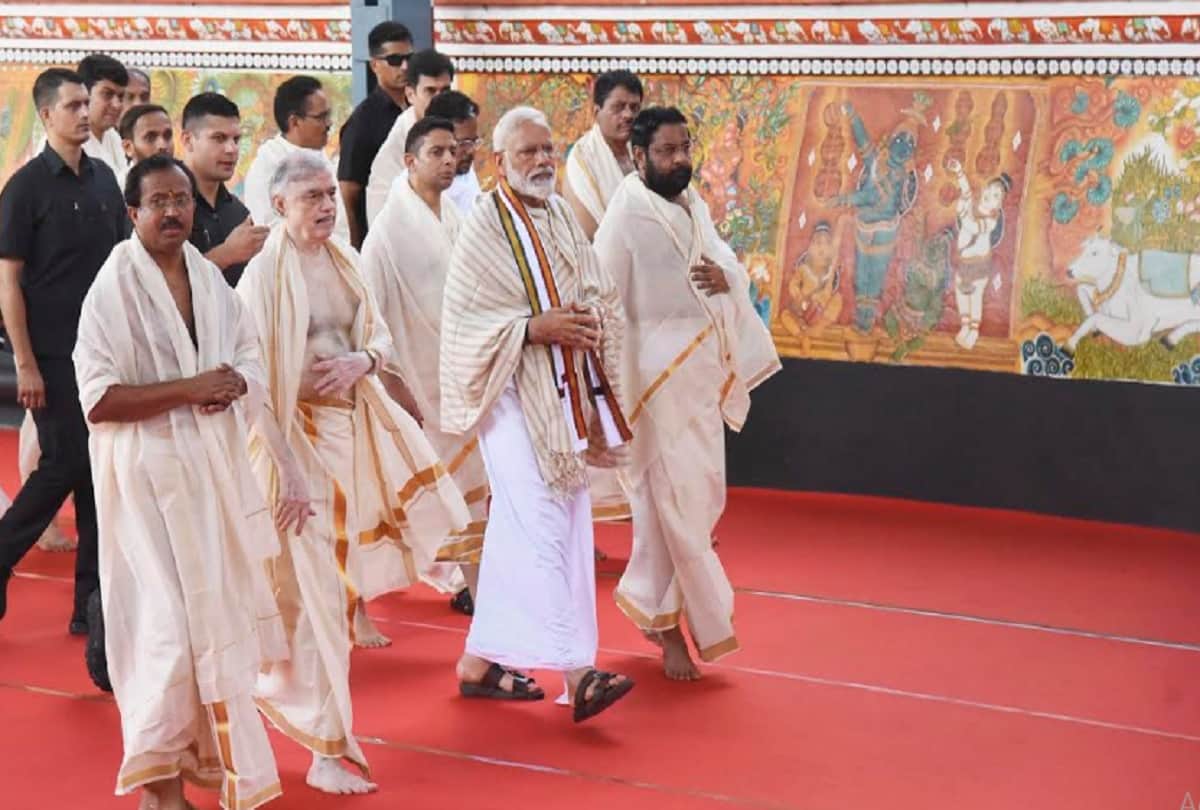 The traditional dress of Kerala worn by PM Narendra Modi at Guruvayur temple