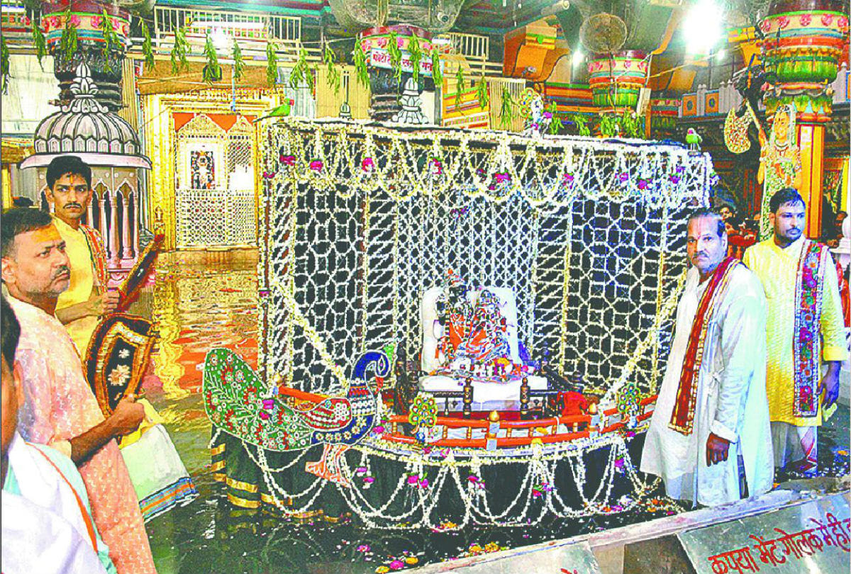 Lord Krishna nauka vihar for releif to heat in dwarkadhish mandir