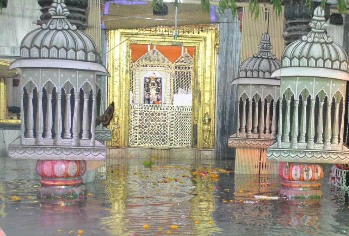 Lord Krishna nauka vihar for releif to heat in dwarkadhish mandir