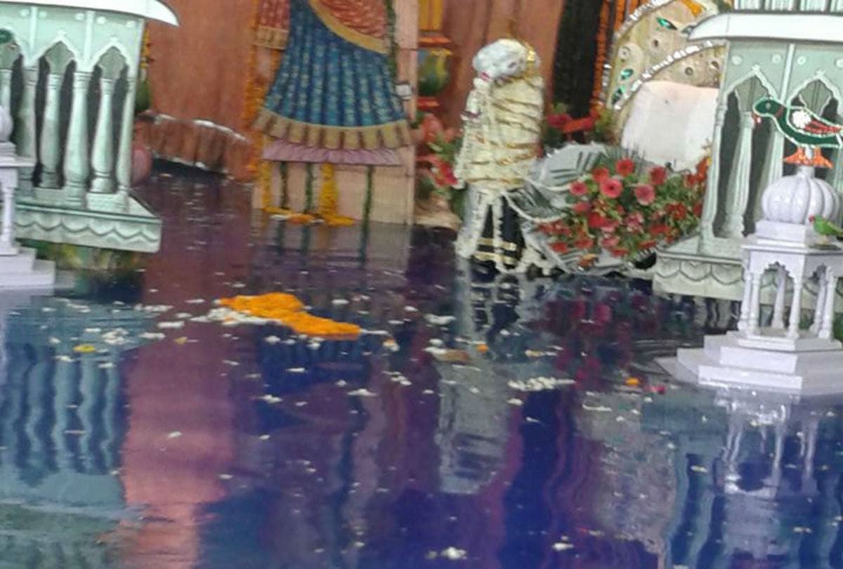 Lord Krishna nauka vihar for releif to heat in dwarkadhish mandir