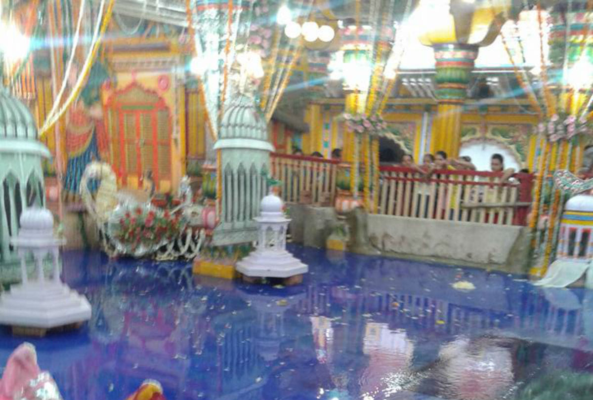 Lord Krishna nauka vihar for releif to heat in dwarkadhish mandir