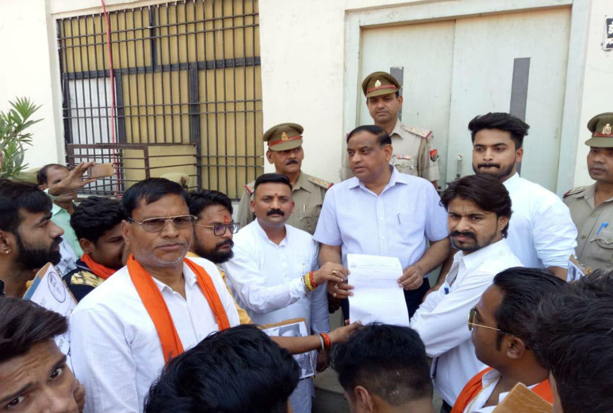 rashtriya bajrang dal protest over aligarh murder case in agra