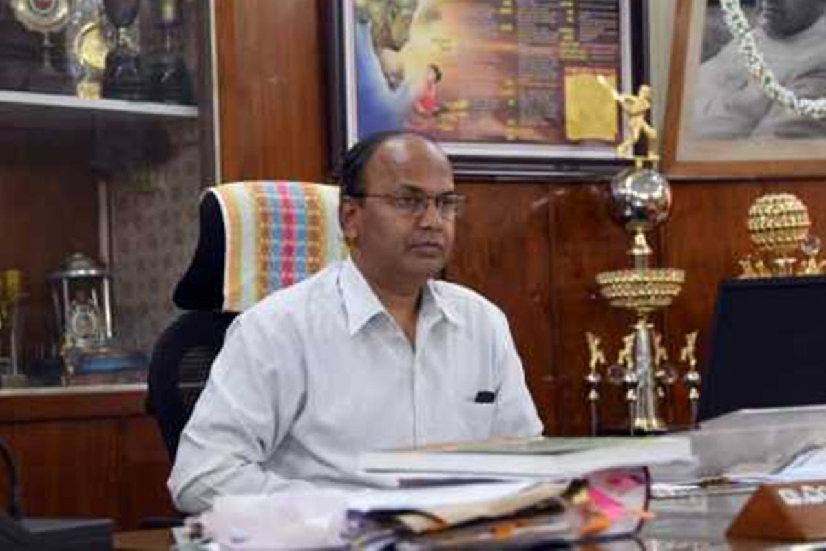 karnataka chief secretary take one day leave for daughter wedding, does special appeal to invitees