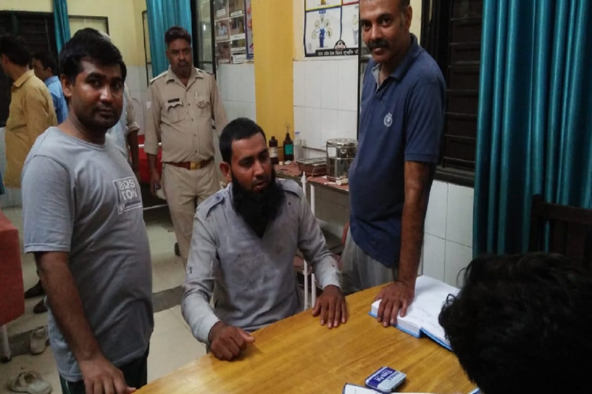 Conflict between the two side after attacked on a young man in Meerut and many injured