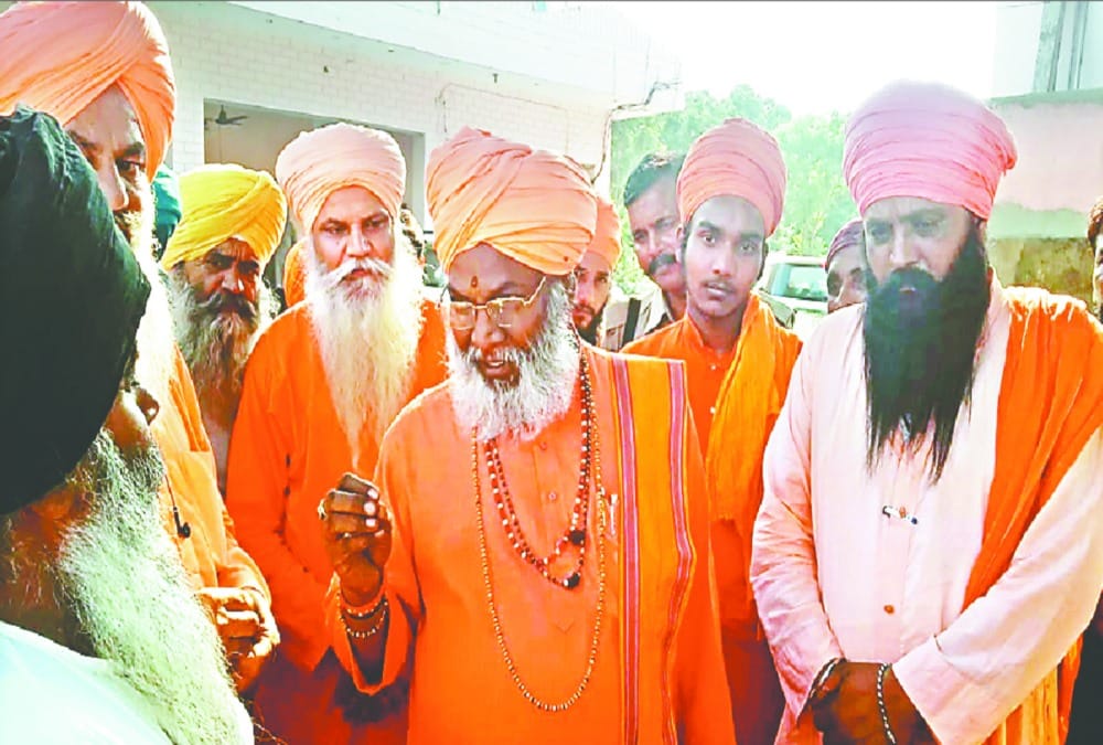 Bjp mp sakshi maharaj reached Nirmal Akhara for land dispute investigation 