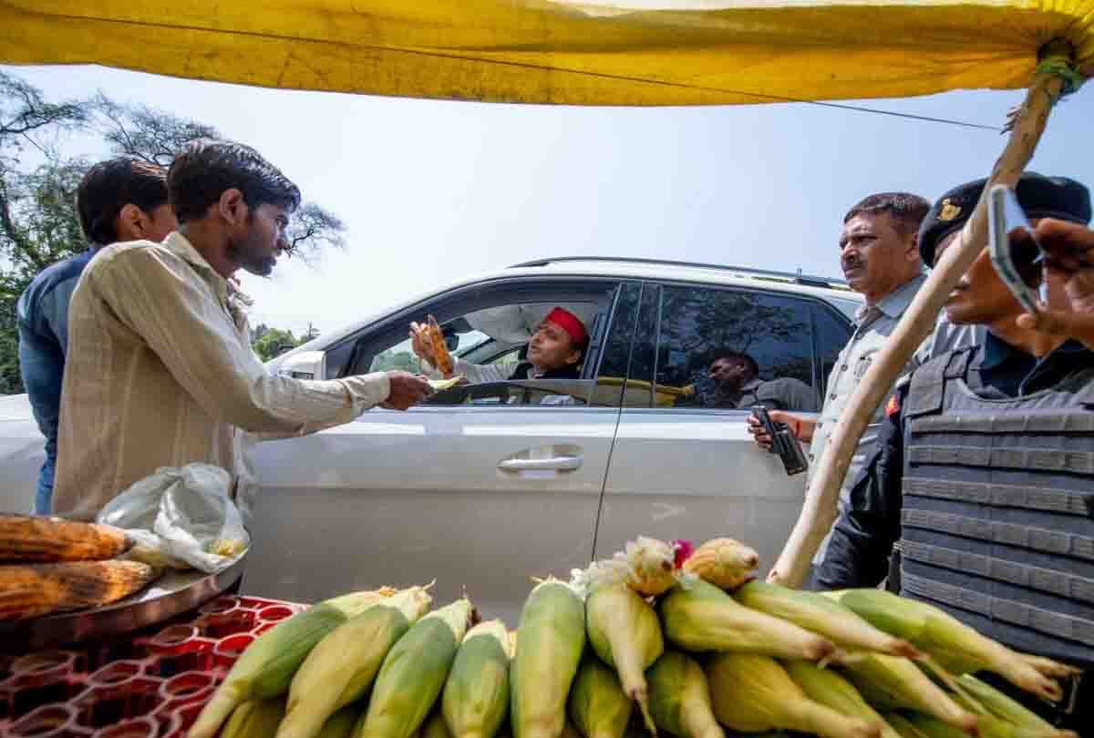 akhilesh yadav love for corn cob