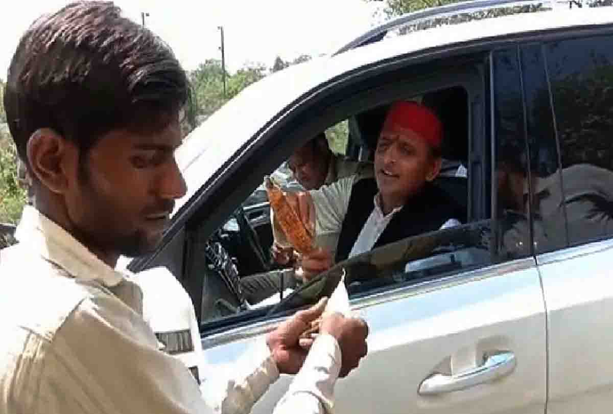 akhilesh yadav love for corn cob