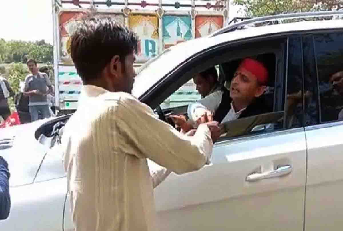 akhilesh yadav love for corn cob