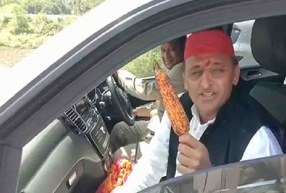 akhilesh yadav love for corn cob