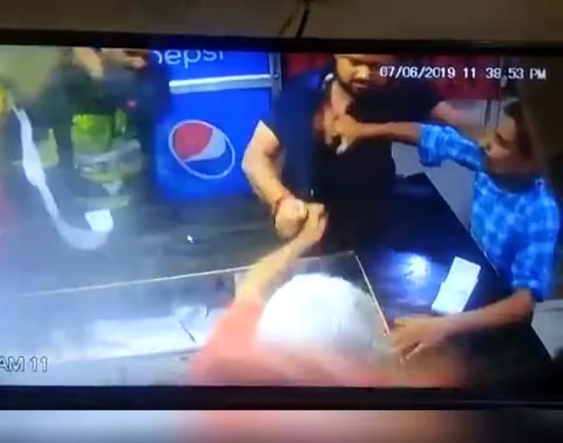 Prayagraj: Mid-day youth in trouble at night restaurant
