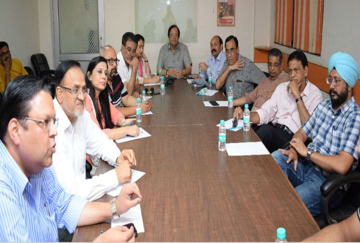 doctors joins amar ujala campaign against jholachap in agra