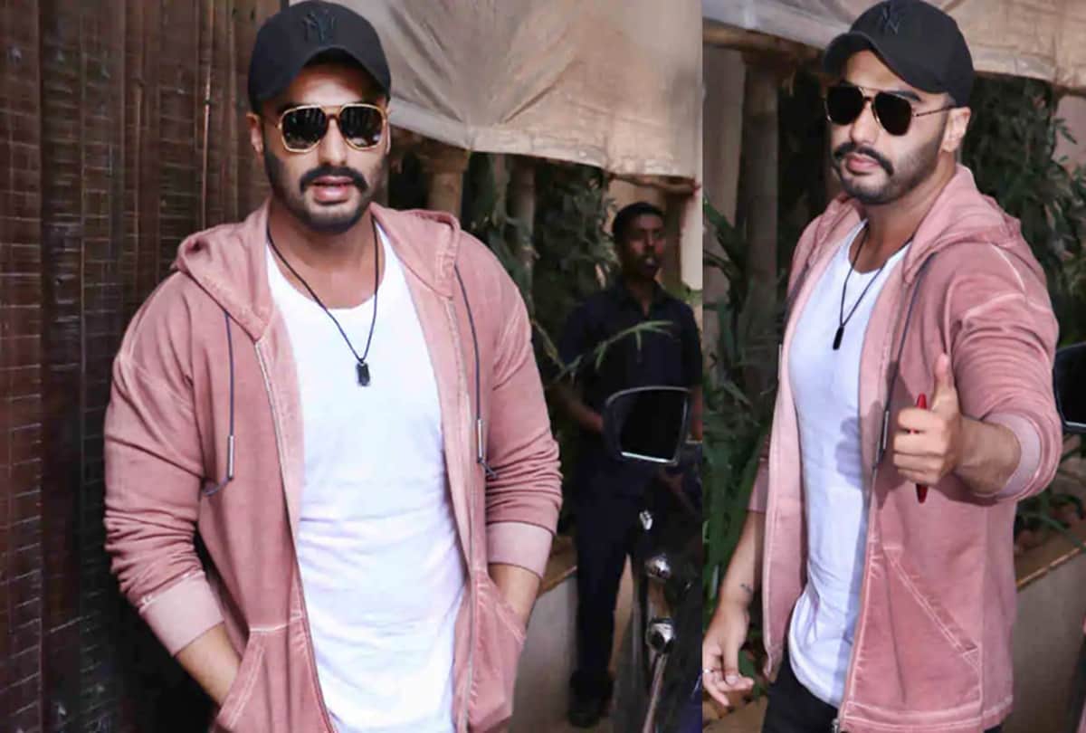 malaika arora and Arjun kapoor spotted at Sonam Kapoor birthday Party