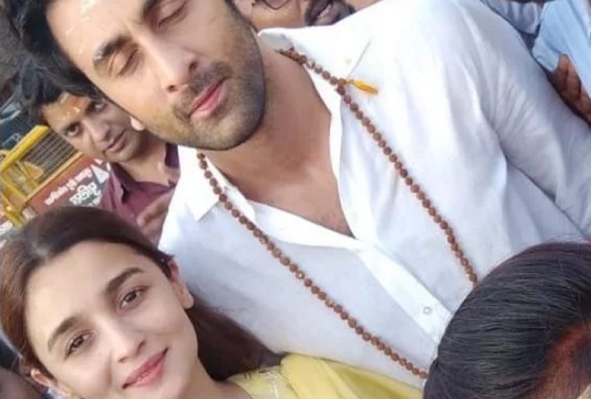 Ranbir kapoor alia bhatt prayed in kashi vishwanath temple brahmastra shooting 