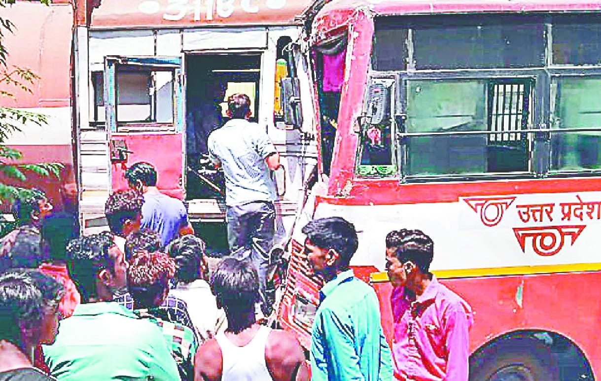 Tanker-bus collide on highway, 12 wounded
