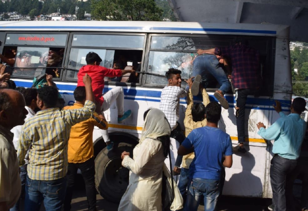 Tourist Heavy Rush in nainital buses full public face Problem