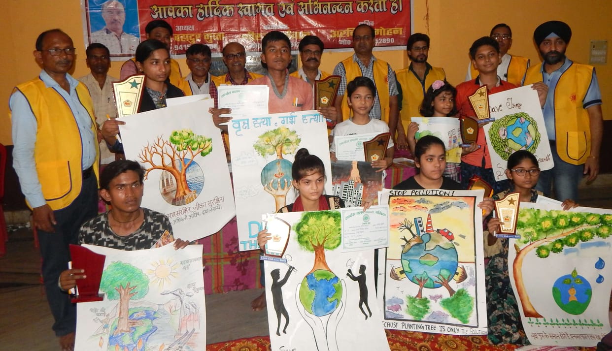 पोस्टर प्रतियोगिता में बच्चों ने दिखाया कला बनाने का हुनर
