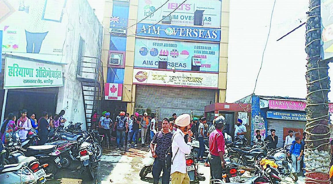 Coaching institute catches fire, big accident collapses