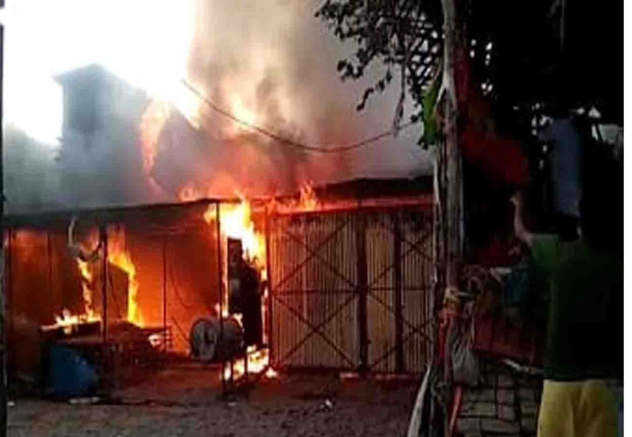 fire broke out in six shops due to short circuit in kanpur