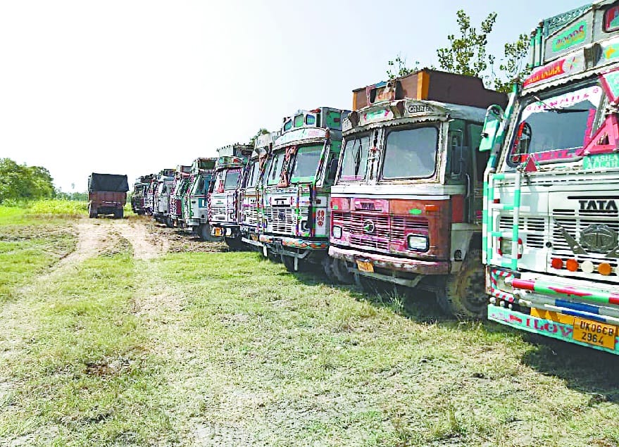 23 truck seams indulged in illegal mining