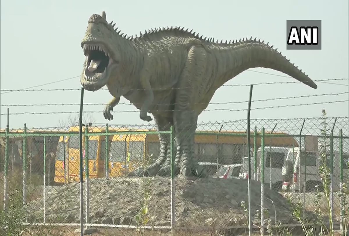 15 crore year old dinosaur footprints stolen from Jaisalmer seven years ago a team of 20 scientists discovered traces