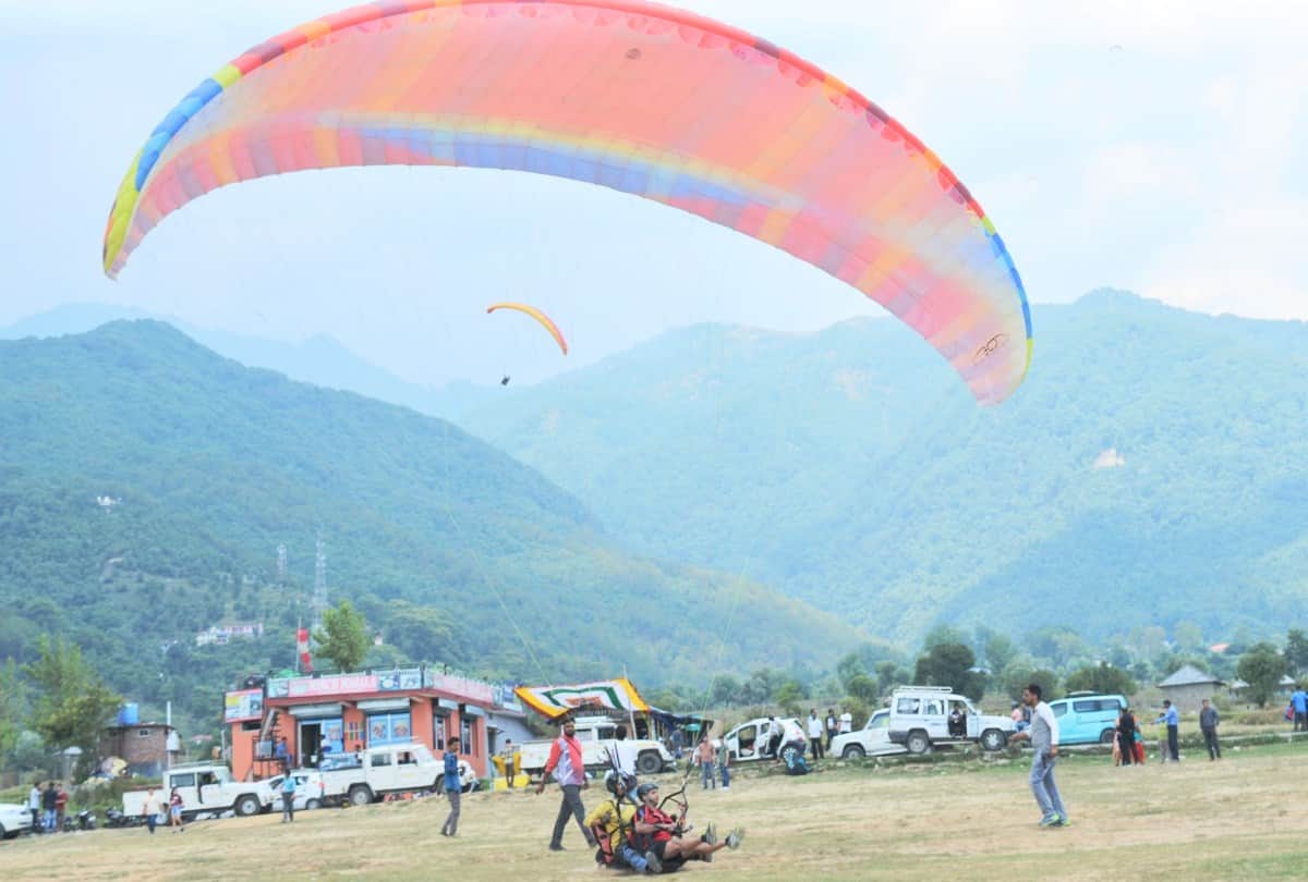Tourist places Best four places for paragliding in India