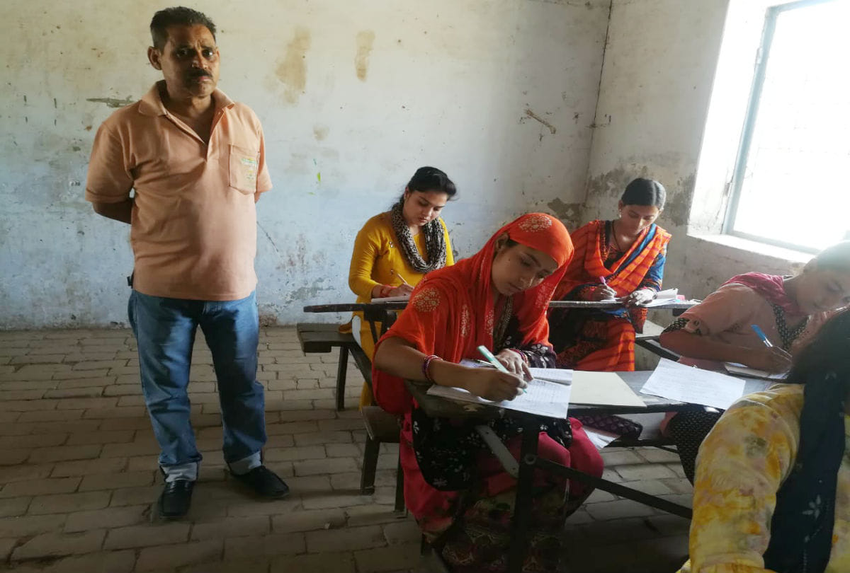mother took DL Ed exam after gives birth to a baby girl in agra
